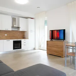 Casa Ideale Tim Appartmanti Moderni Vicina Al Centro Apartament Lecco